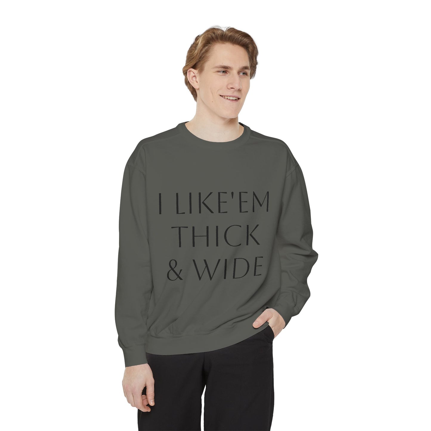 Thick and wide long-sleeved sweater