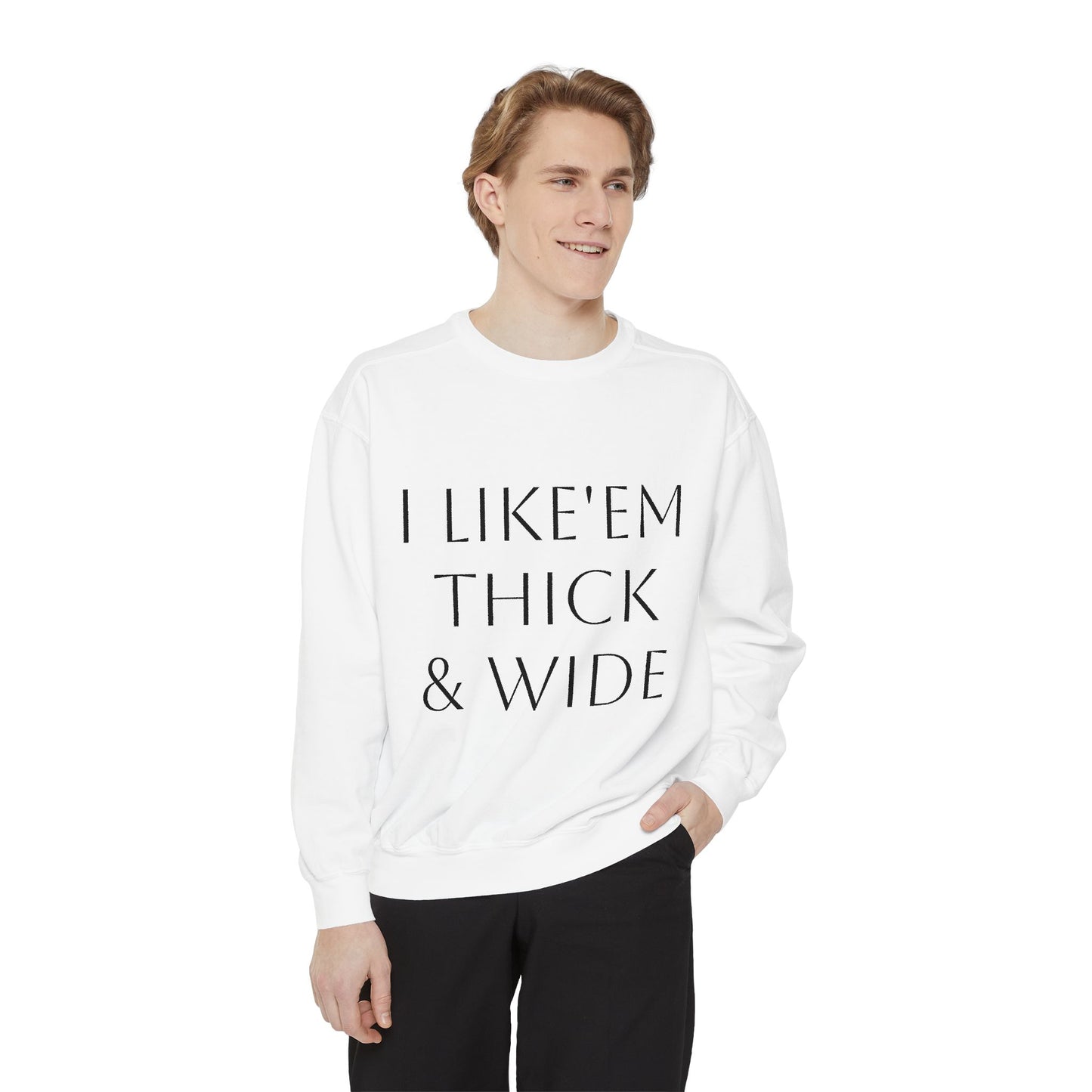 Thick and wide long-sleeved sweater