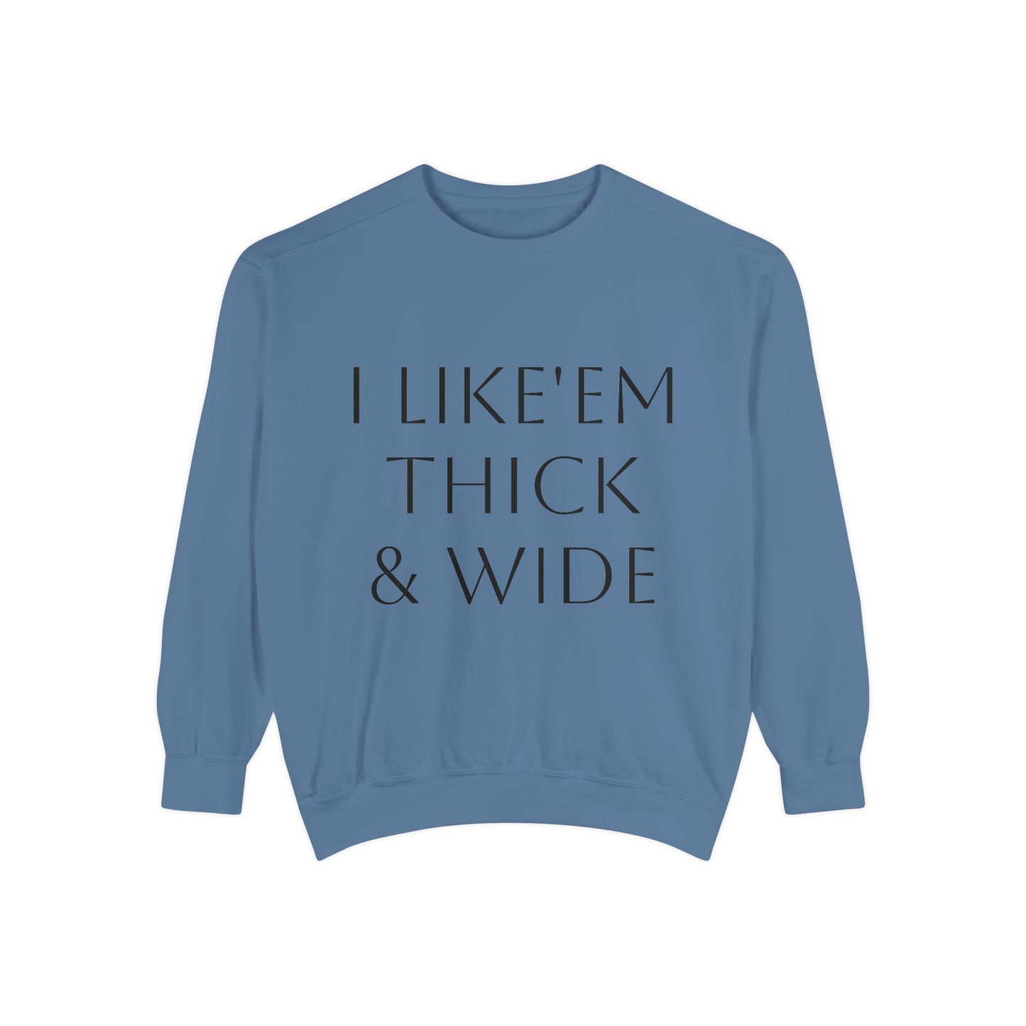 Thick and wide long-sleeved sweater