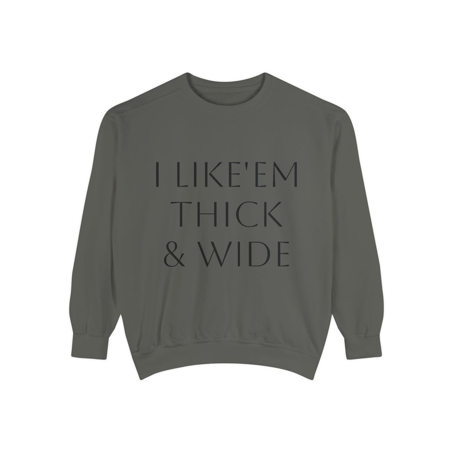 Thick and wide long-sleeved sweater