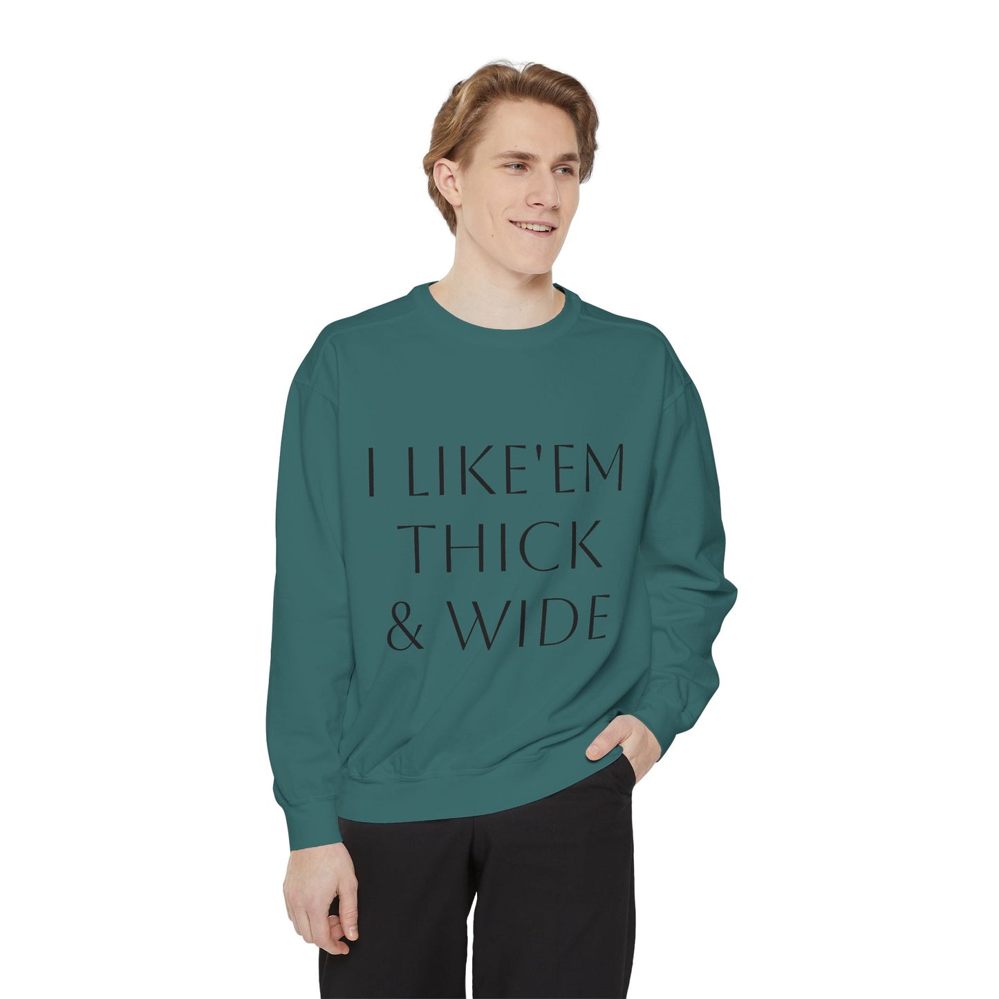 Thick and wide long-sleeved sweater