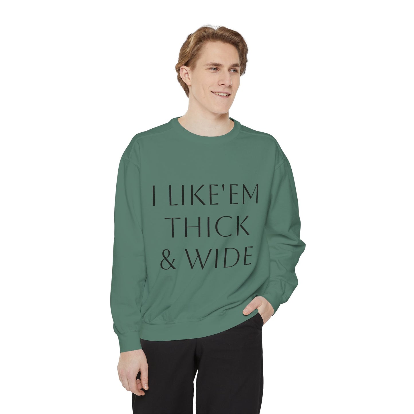 Thick and wide long-sleeved sweater