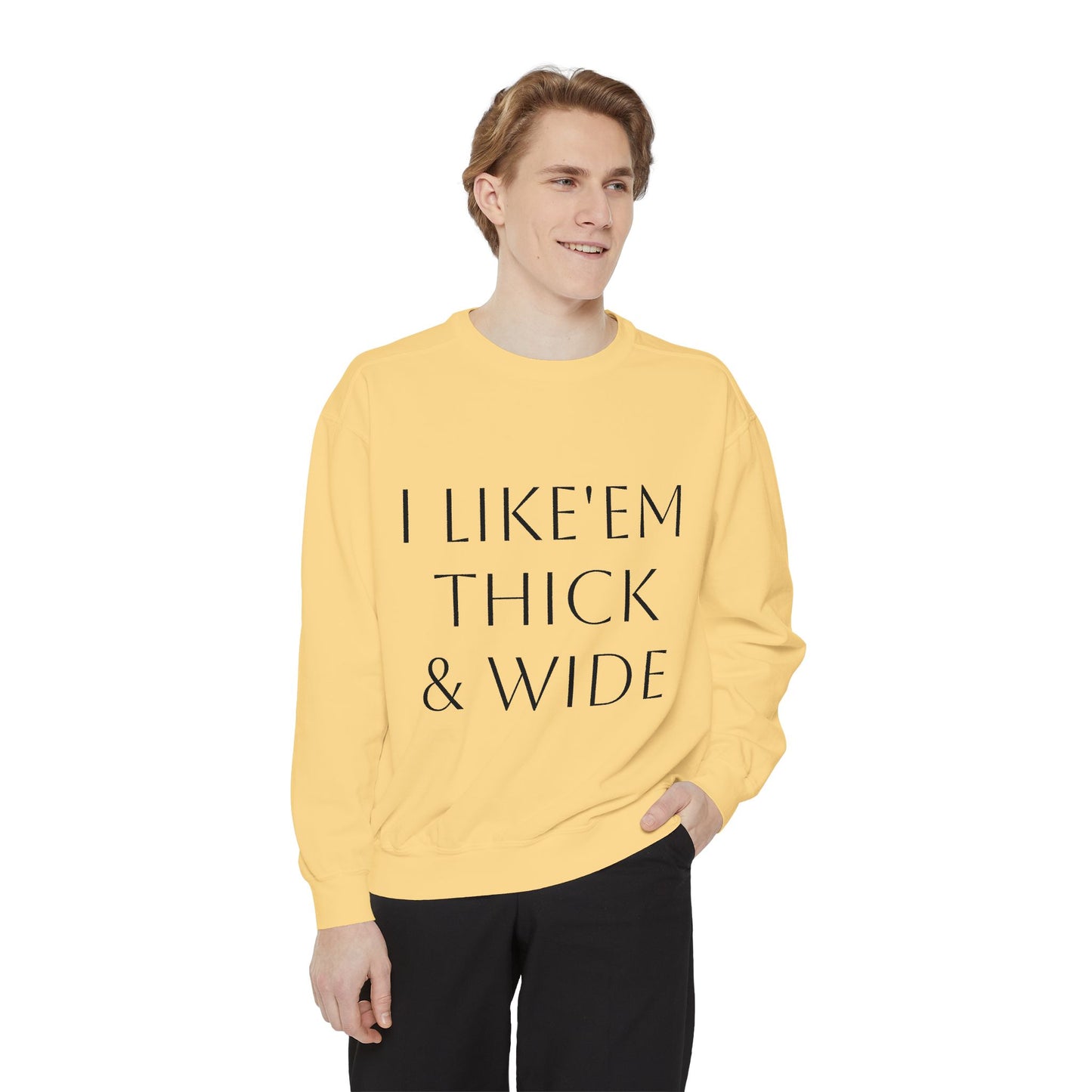 Thick and wide long-sleeved sweater