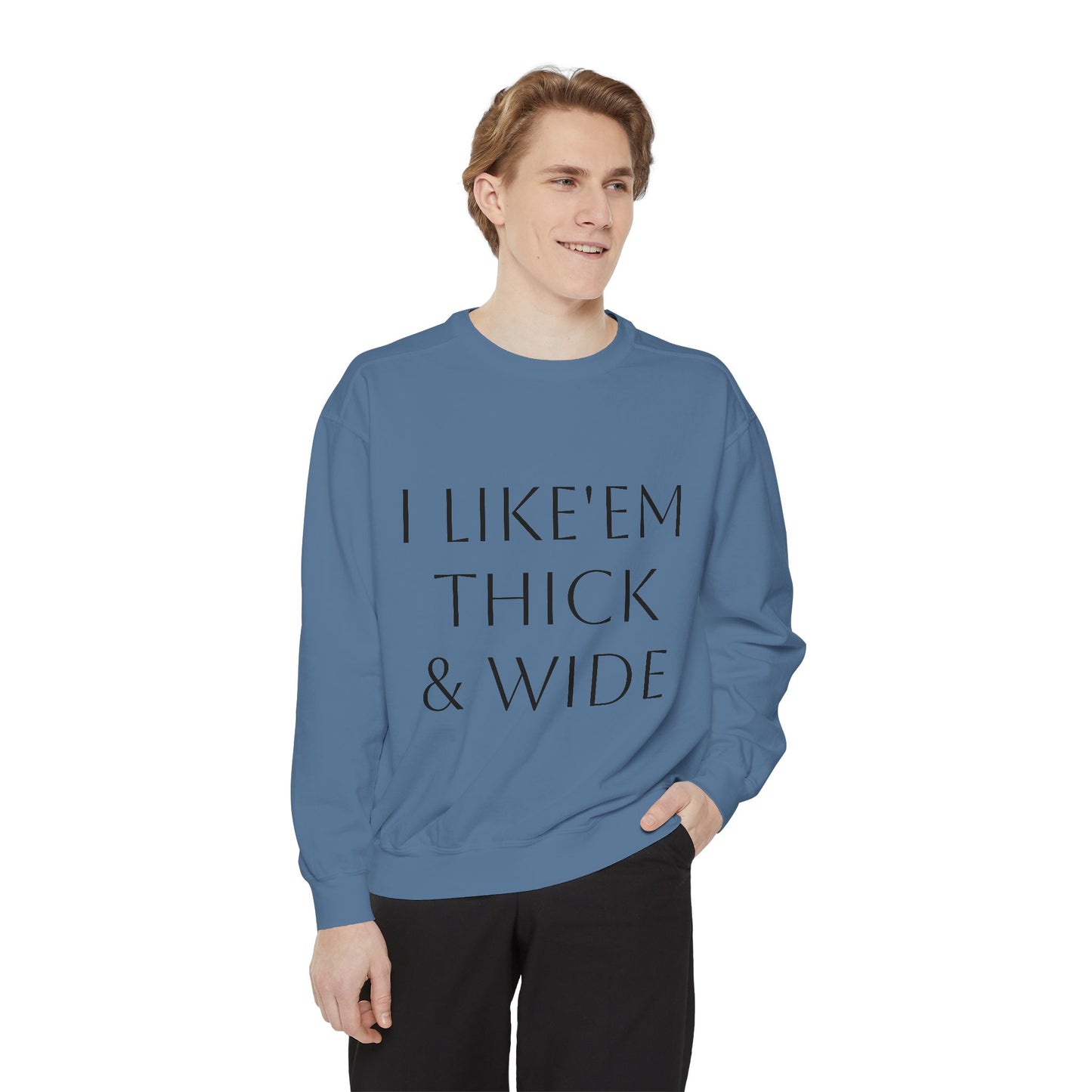 Thick and wide long-sleeved sweater